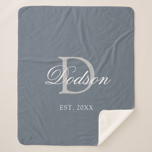 Elegant Dusty Blue Vormed Wedding Monogram Sherpa Deken (Voorkant)
