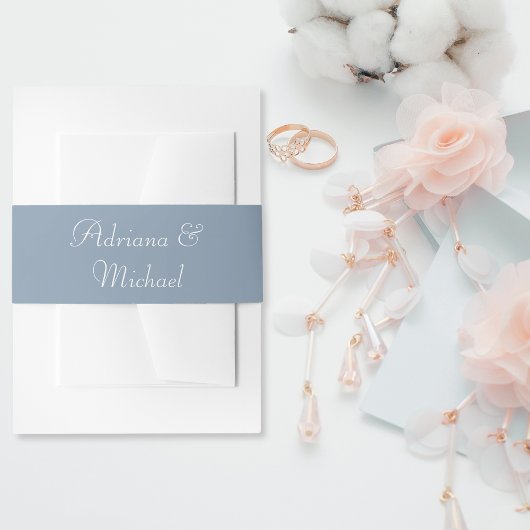 Elegant Dusty Blue Wedding Script Uitnodigingen Wikkel