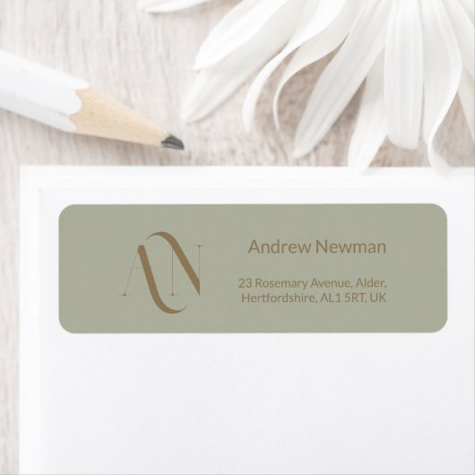 Elegant Dusty Sage en Gouden Monogram Etiket (Insitu)