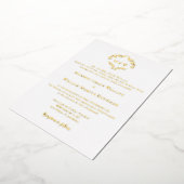 Elegant Echt goud & wit Monogram Crest Katholiek Folie Uitnodiging (Gedraaid)