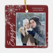 Elegant Engaged kerst Snowflakes Red Keramisch Ornament (Voorkant)