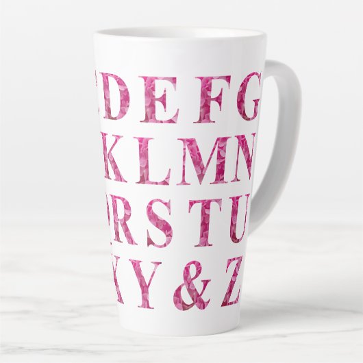 Elegant Engels alfabet in roze bloemenbelettering Latte Mok (Rechterhoek)