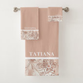 Élégant ensemble de serviettes de bain florales de (En situation)