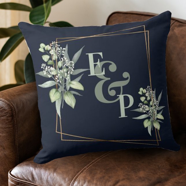 Elegant Eucalyptus Gold Lijst Monogram Initiaal Kussen (Creator heeft geüpload)
