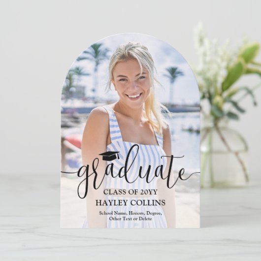 Élégant Faire-part de diplôme en script et photo (Debout devant)