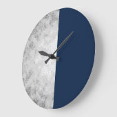 élégant faux argent et bleu marine grande horloge (Angle)