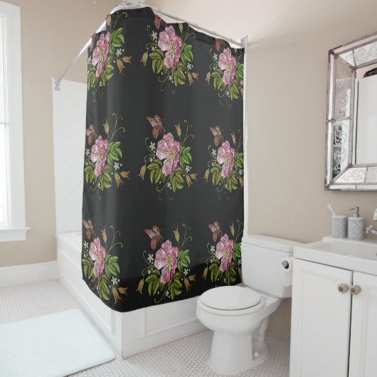 Elegant Floral Embroidery Pattern Black Background Douchegordijn (In situ)