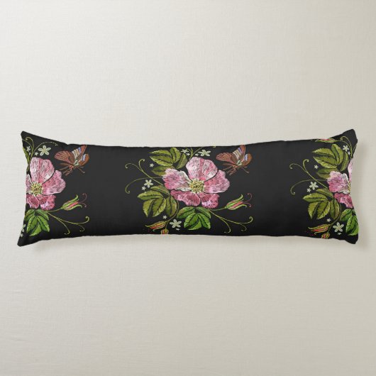 Elegant Floral Embroidery Pattern Black Background Lichaamskussen (Voorkant)