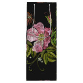 Elegant Floral Embroidery Pattern Black Background Wijn Cadeautas (Voorkant)