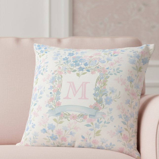 Elegant Floral Monogram Throw Pillow Kussen (elegant grandmillennial floral throw pillow with pastel pink and blue flowers custom family crest)