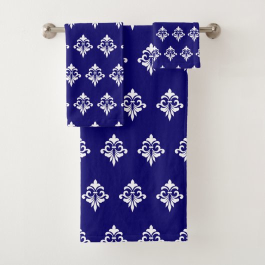 Elegant Floral Pattern in Blue and White Bad Handdoek (Insitu)