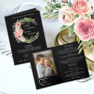 Elegant Floral Wreath on Black met Details Wedding