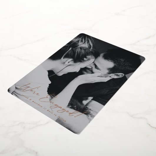 Elegant Folie Script Verloving Foto aankondiging (Gedraaid)