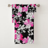 Elegant Fuchsia Pink White Black Floral Pattern Bad Handdoek (Insitu)