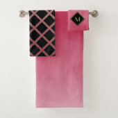 Elegant geborsteld roze met eenvoudig goudmonogram bad handdoek (Insitu)