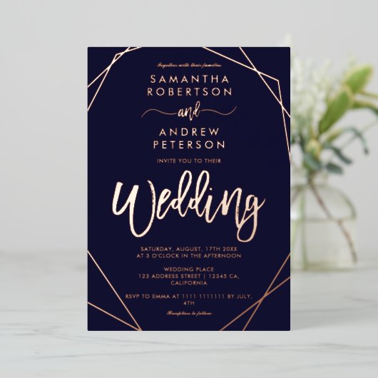 Elegant geometric lijst navy blue script bruiloft folie uitnodiging (Staand Voorkant)