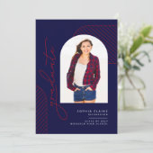 Elegant Geometrisch Blauw Rood Wit Afstuderen Aankondiging (Staand voorkant)