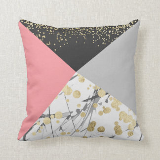 Elegant geometrisch koraal kleurenblok goud confet kussen