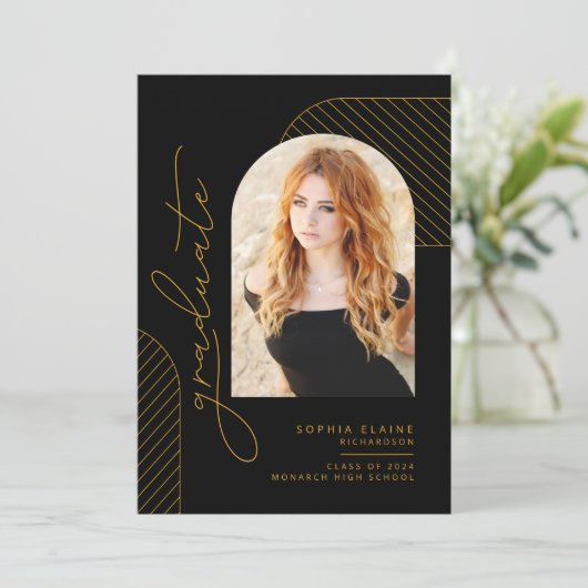 Elegant Geometrisch Zwart Goud Afstuderen Aankondiging (Staand voorkant)