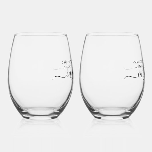 Elegant Gepersonaliseerd Script Koppel Naam Bruilo Wijnglas Zonder Voet (Rechts)