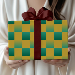 Elegant geruit patroon in groen en goud cadeaupapier