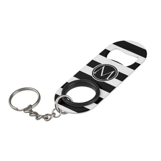 Elegant gestreept monogram sleutelhanger flessenopener (Voorkant Gekanteld)