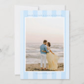 Elegant gestreept pastelblauw script Sla de datum  Save The Date (Achterkant)