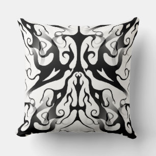 Elegant gezicht in vuur en vlammen Tribal Design Kussen