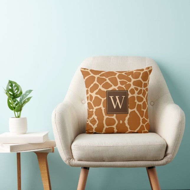 Elegant Giraffe Print Monogram Kussen (Stoel)