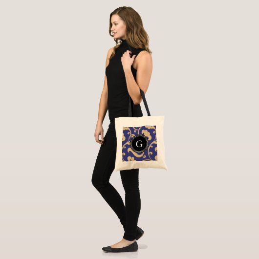 Elegant girale blauw bloemmonogram tote bag (Voorkant (model))
