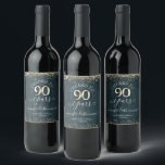 Elégant Gold 90th Birthday Script Étiquette de vin<br><div class="desc">Jolie parties scintillant en faux or,  faits saillants sur la bordure supérieure et inférieure. Tout le texte est ajustable et facile à changer pour vos besoins de partie. Grande élégante conception modèle 90e anniversaire. arrière - plan texturé en bois bleu.</div>