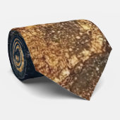 Elegant Gold Accent Tie / Cravate élégante (Roulé)