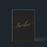 Elégant Gold & Black Table Douze Numéro de table<br><div class="desc">Cet élégant numéro de table douze en or et noir est parfait pour un mariage simple. Le design neutre présente une carte minimaliste décorée avec une typographie romantique et fantaisiste de feuille d'or. La carte s'imprime à l'avant et à l'arrière (double face). Les autres numéros de tableau de la collection...</div>