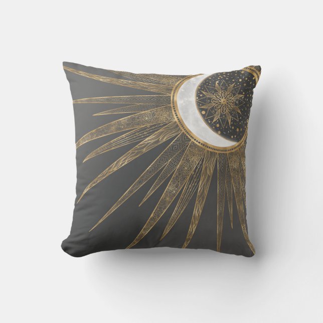 Elegant Gold Doodles Sun Moon Mandala Design Kussen (Voorkant)