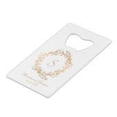 Elegant Gold Floral Monogram Weddenschap Kredietkaart Flessenopener (Voorkant Gekanteld)