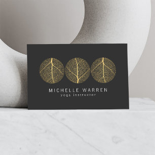 Elegant Gold Leaf Trio Logo op Donkergrijs Visitekaartje