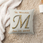 Elegant Gold Letter M Monogram Wedding Keepslag Kussen (Deken)