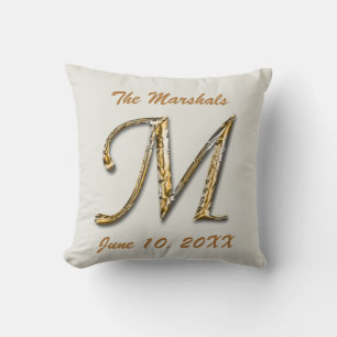 Elegant Gold Letter M Monogram Wedding Keepslag Kussen