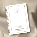Élégant Gold Logo Entreprise Personnalisée Entrepr<br><div class="desc">Séjournez organisé et en marque avec un planificateur de marque personnalisé avec ce design Elegant White & Gold Business Logo 2025 Planner. Doté d'un design moderne en faux or avec espace pour le logo, le nom et le texte personnalisé de votre entreprise. Un agenda simple, mais élégant, pour vous aider...</div>