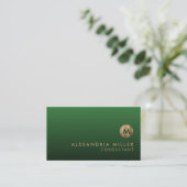 Elegant Gold Monogram Emerald Green Visitekaartje (Staand voorkant)