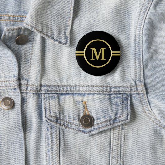 Elegant gold Monogram op zwarte Button (In situ)