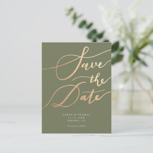 Elegant Gold Olive Green Script Save the Date Aankondigingskaart (Staand voorkant)