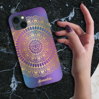 Elegant Gold op Bright Nebula Lotus Henna Mandala iPhone 13 Hoesje