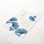 Élégant Gold Script Blue Leaf Faire-part de mariag (Rotation)