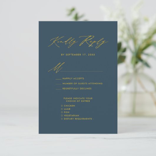 Elégant Gold Script Blue Minimalist Wedding RSVP (Debout devant)