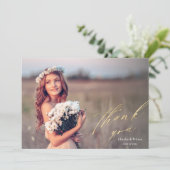 Elegant Gold Script Photo Afstuderen Hartelijk dan Bedankkaart (Staand voorkant)