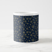 Elegant Gold Snowflake Winter Pattern Extra Grote Beker (Voorkant)
