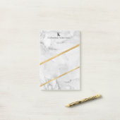 Elegant Gold White Marble Monogram Post-it® Notes (Op bureau)