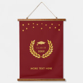 Elegant Golden Class of Afstuderen on Maroon Hangend Wandkleed (Voorkant)
