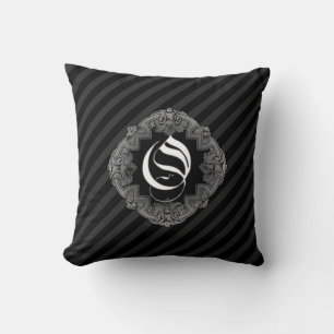Elegant Gothic Initiaal O Sierkussen